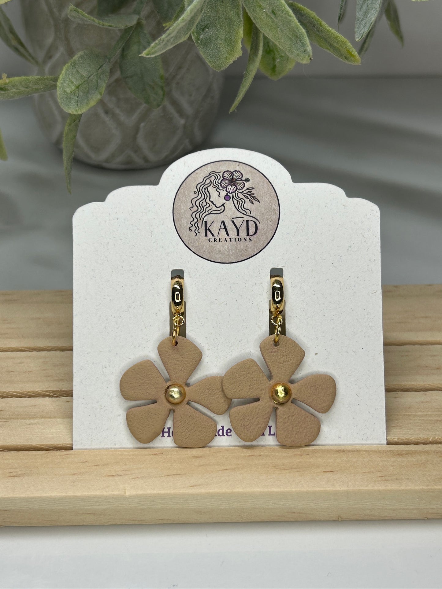 Neutral Medium Flower Collection